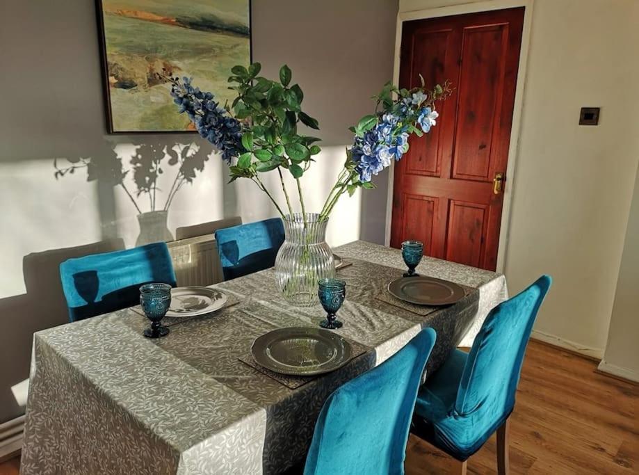 2 Bed Flat, Bounds Green, Piccadilly Line, London N11 Eksteriør billede