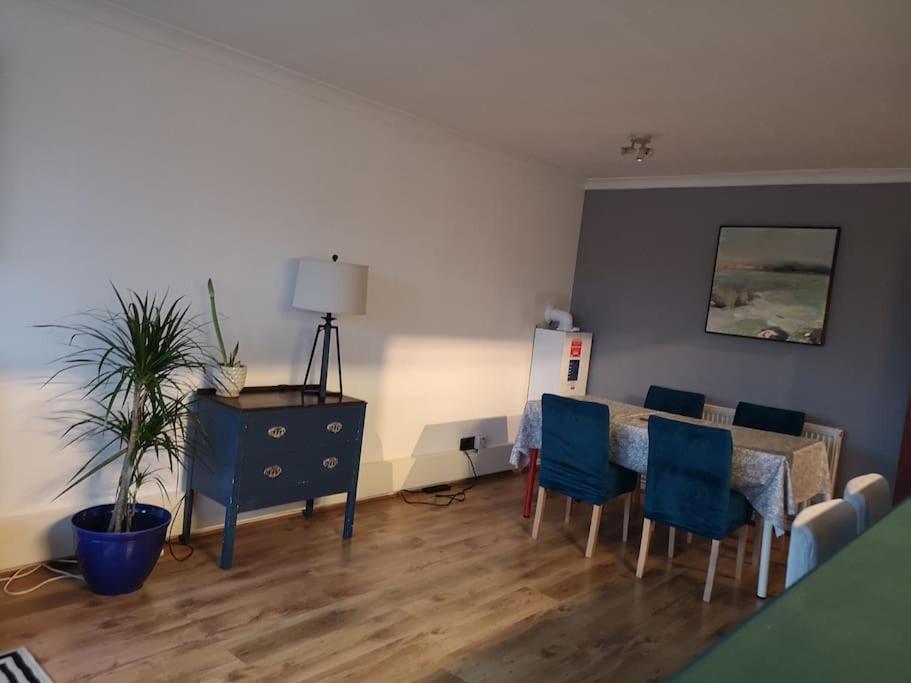 2 Bed Flat, Bounds Green, Piccadilly Line, London N11 Eksteriør billede
