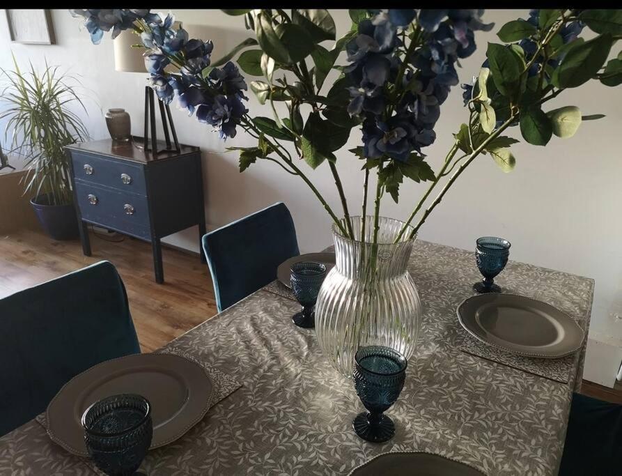2 Bed Flat, Bounds Green, Piccadilly Line, London N11 Eksteriør billede