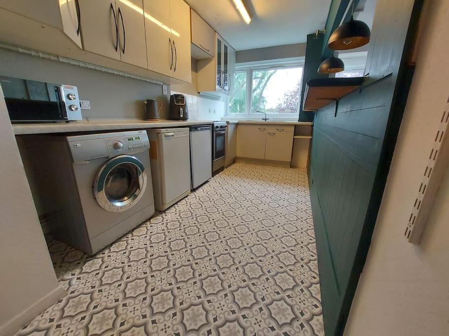 2 Bed Flat, Bounds Green, Piccadilly Line, London N11 Eksteriør billede